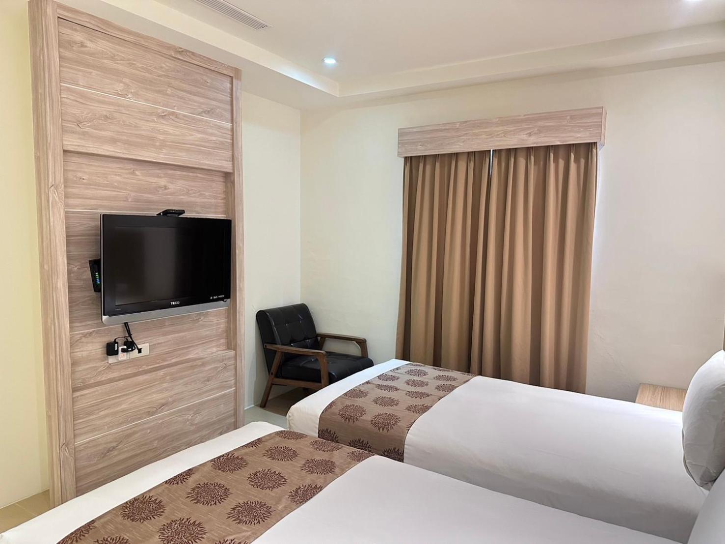East Town 26 Hotel Città di Hualien Esterno foto