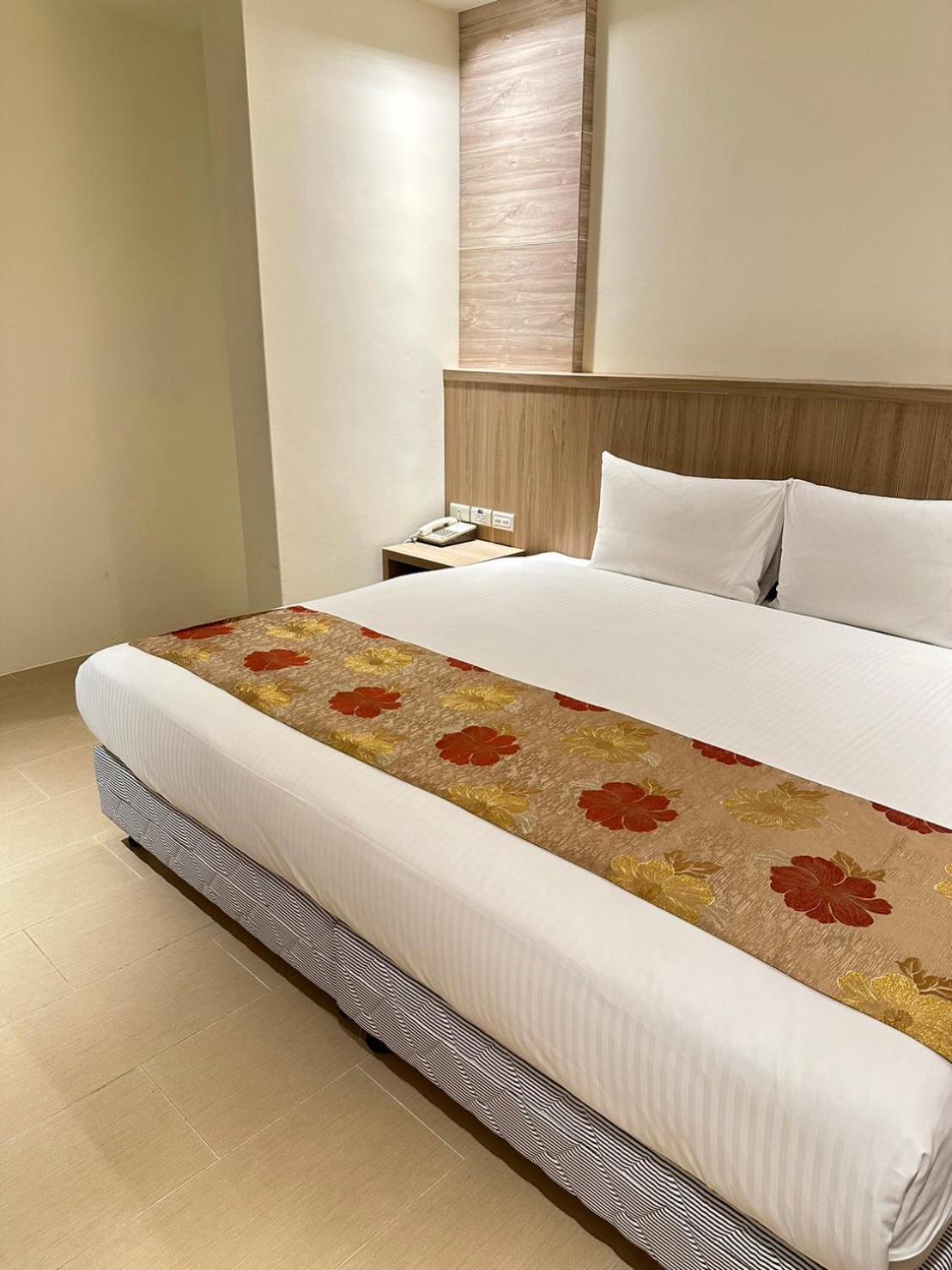 East Town 26 Hotel Città di Hualien Esterno foto