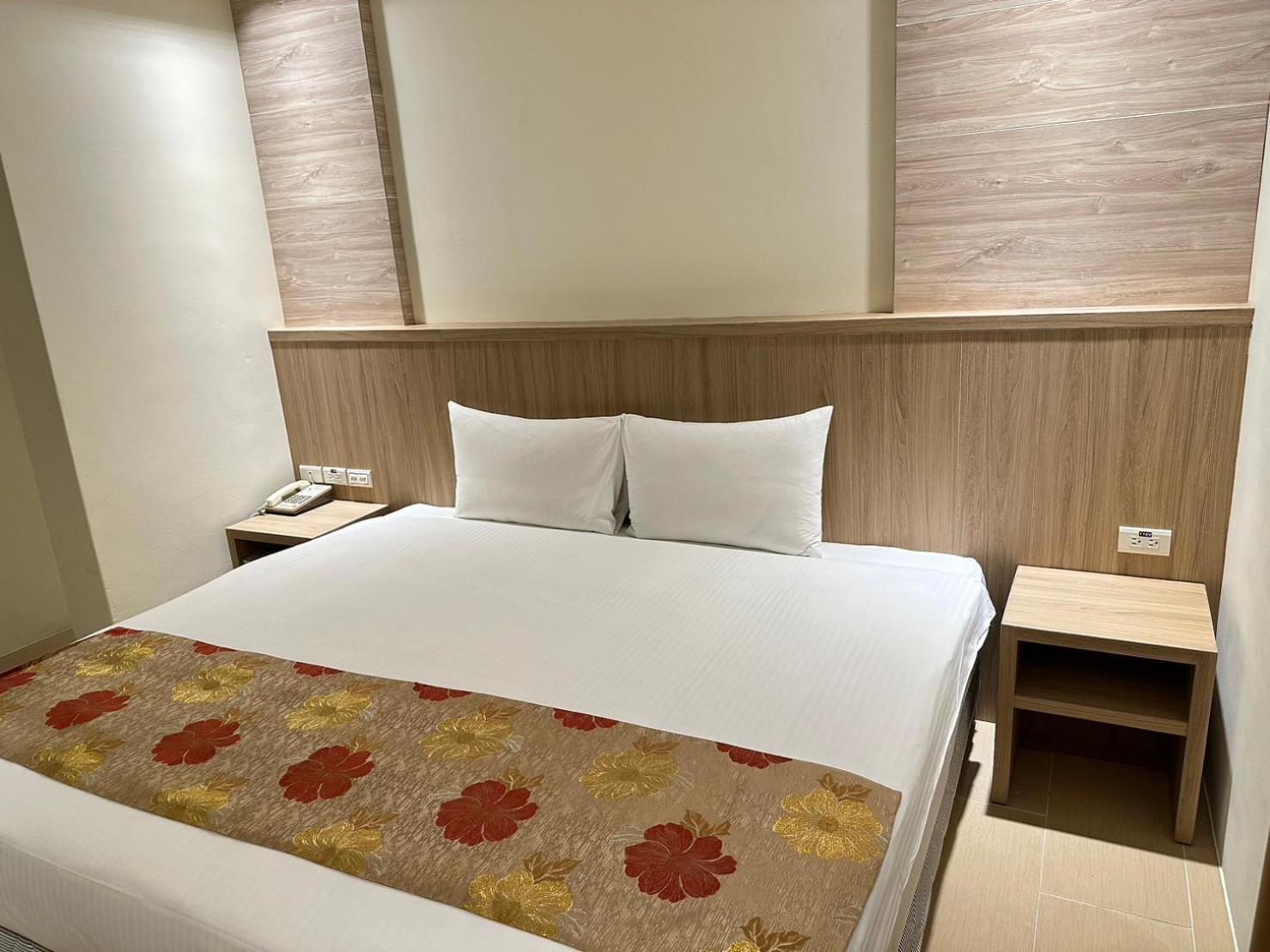 East Town 26 Hotel Città di Hualien Esterno foto