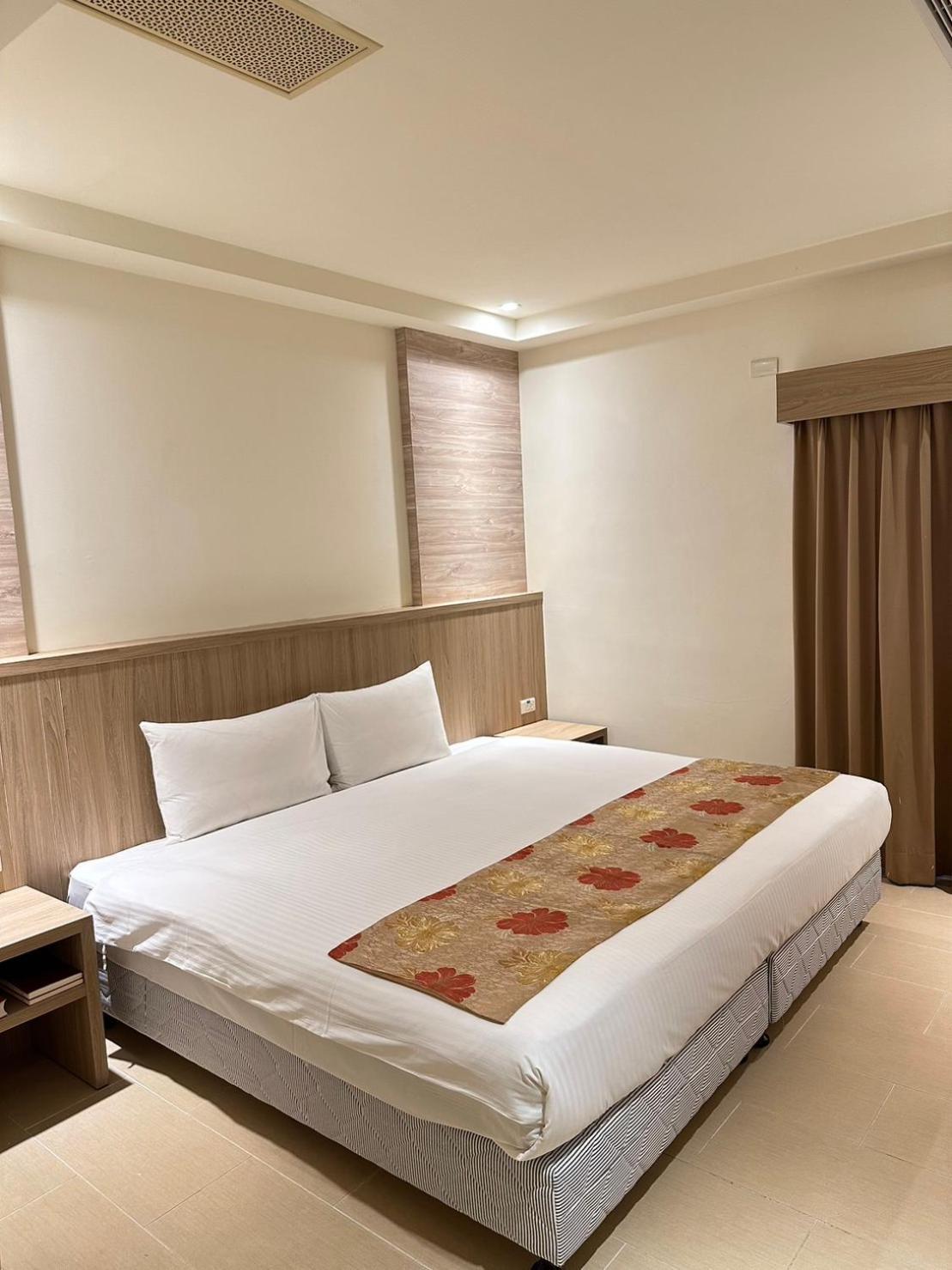 East Town 26 Hotel Città di Hualien Esterno foto