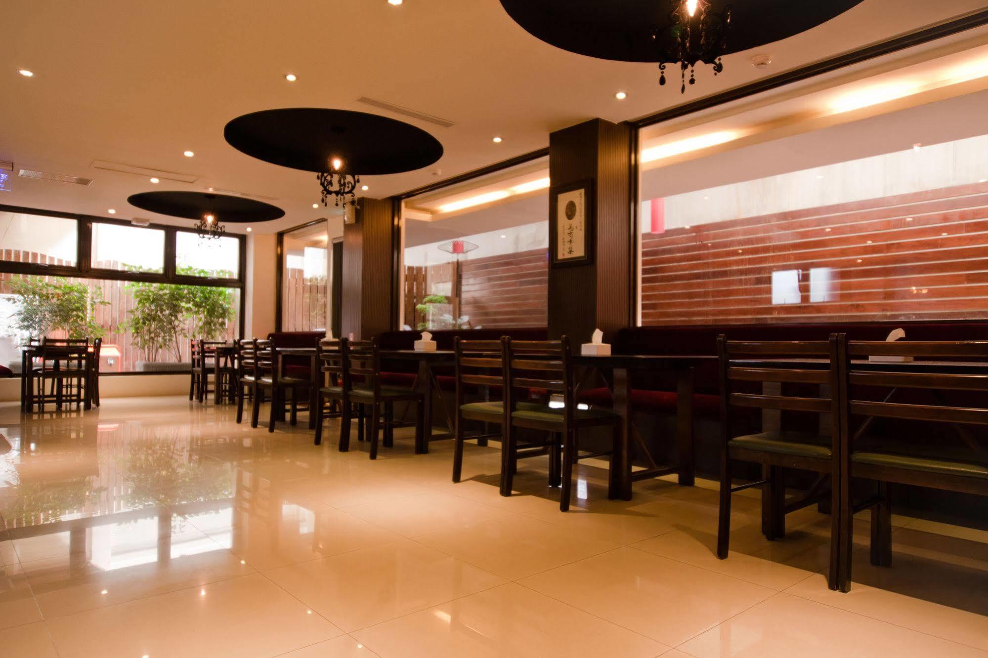 East Town 26 Hotel Città di Hualien Esterno foto