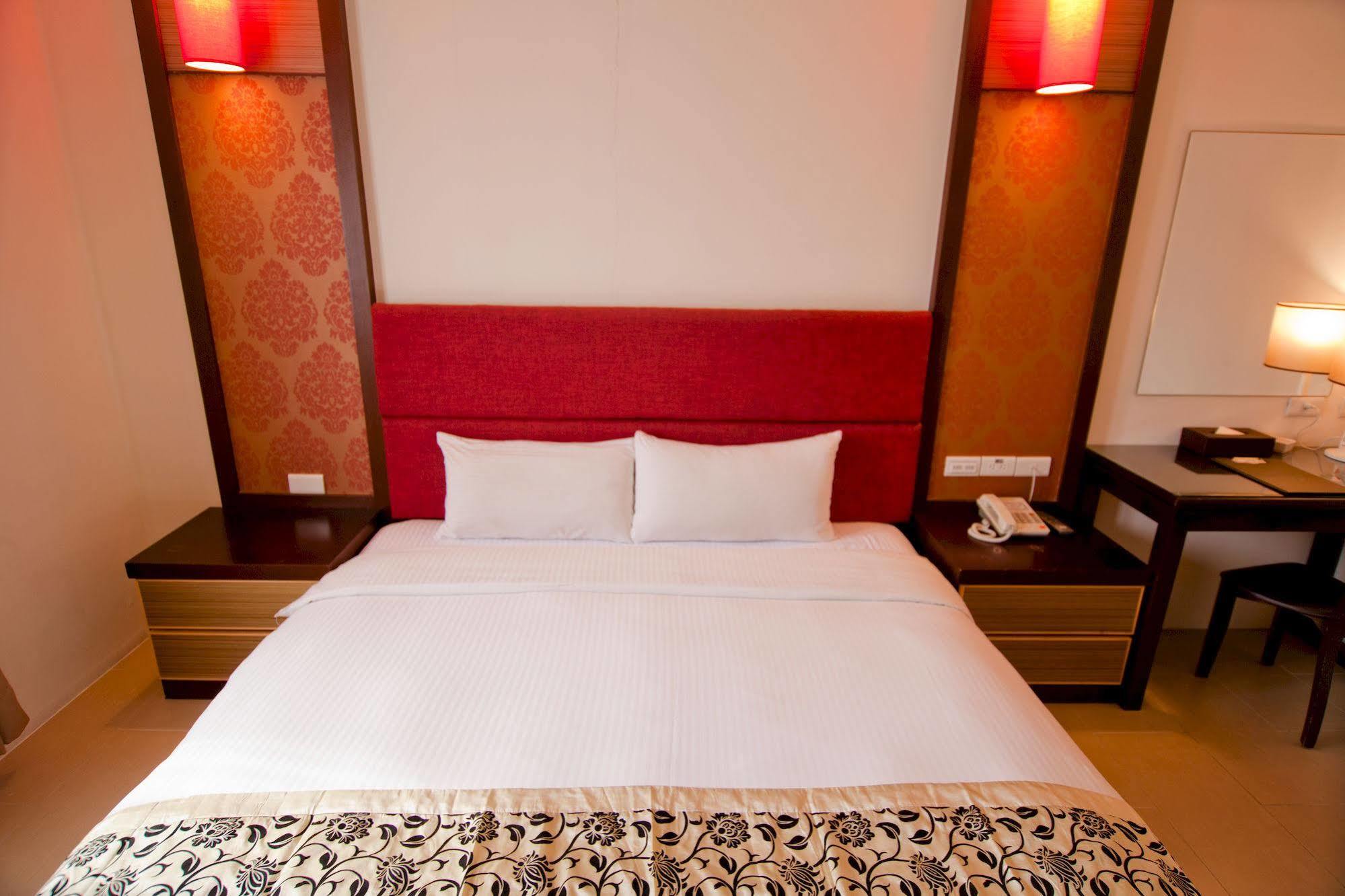 East Town 26 Hotel Città di Hualien Esterno foto