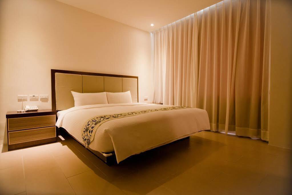 East Town 26 Hotel Città di Hualien Esterno foto